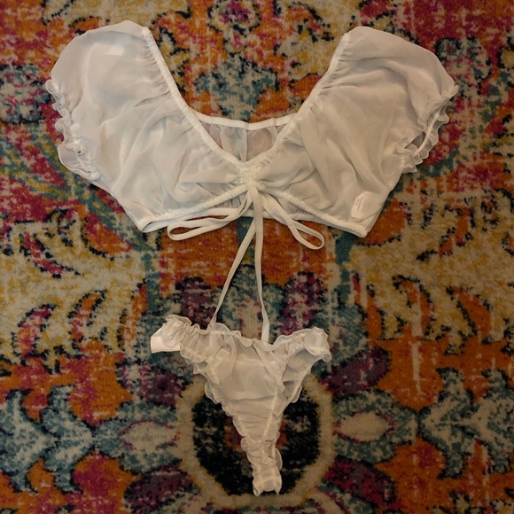 SOLD Sheer white Amazon lingerie set - Picture 2 of 7